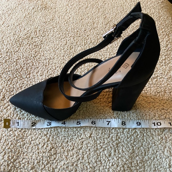 🌸 Call it Spring 🌸 “Adiralla” strappy black heel - Picture 8 of 10